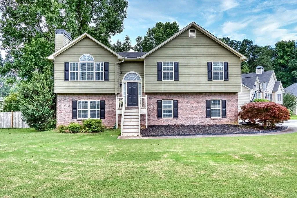 Front exterior of 15 Charleston Ct, Dallas, GA — a two-story home with brick and siding